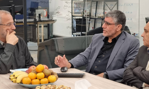 بازدید استاندار قم از مرکز پلاسما درمان